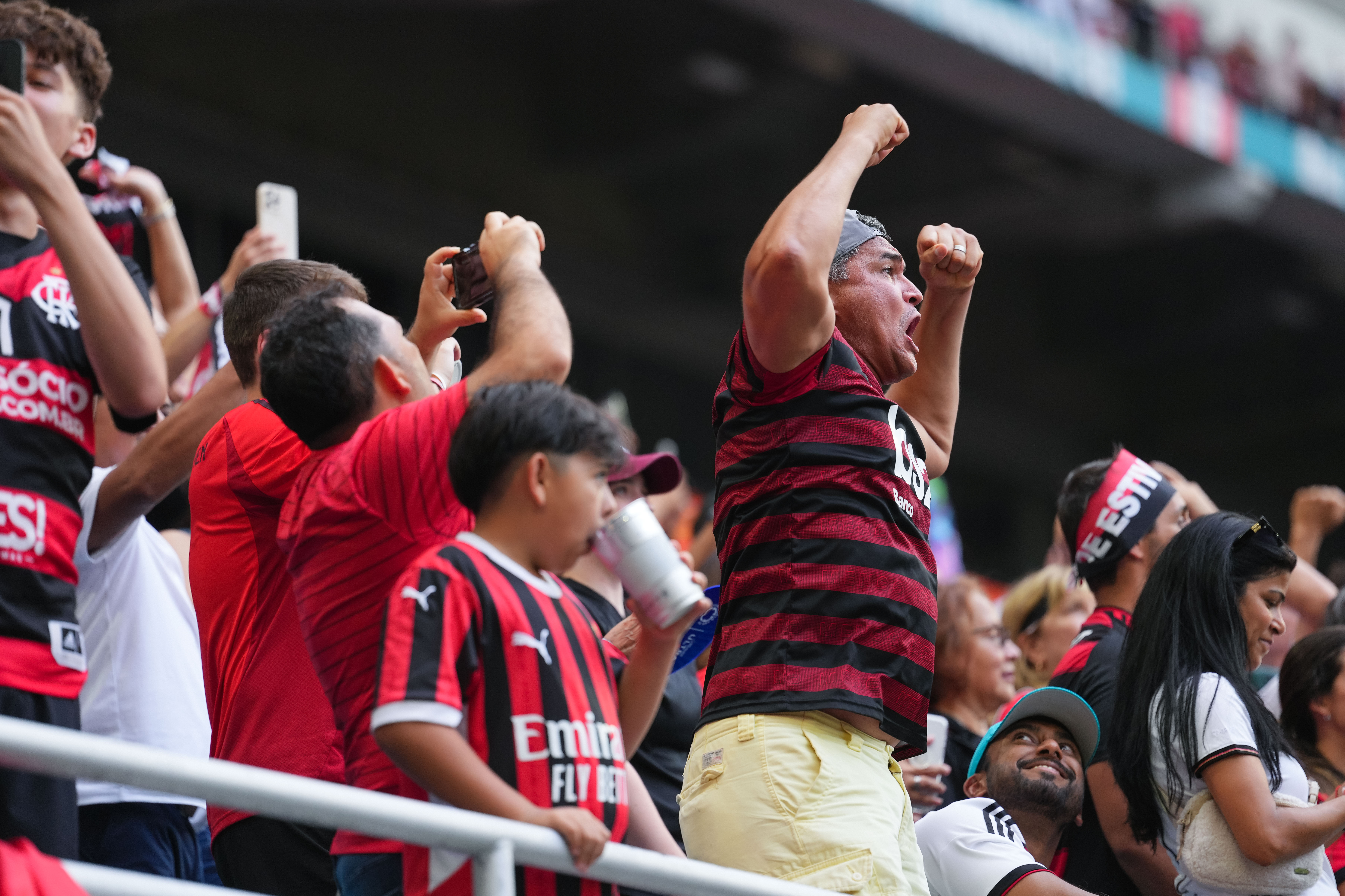 包含拜仁慕尼黑客场击败对手,巩固领先优势的词条 包含拜仁慕尼黑客场击败对手,巩固领先优势的词条