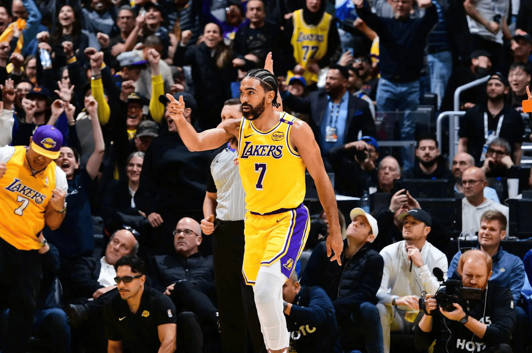 湖人大胜尼克斯,取得三连胜 湖人大胜尼克斯,取得三连胜