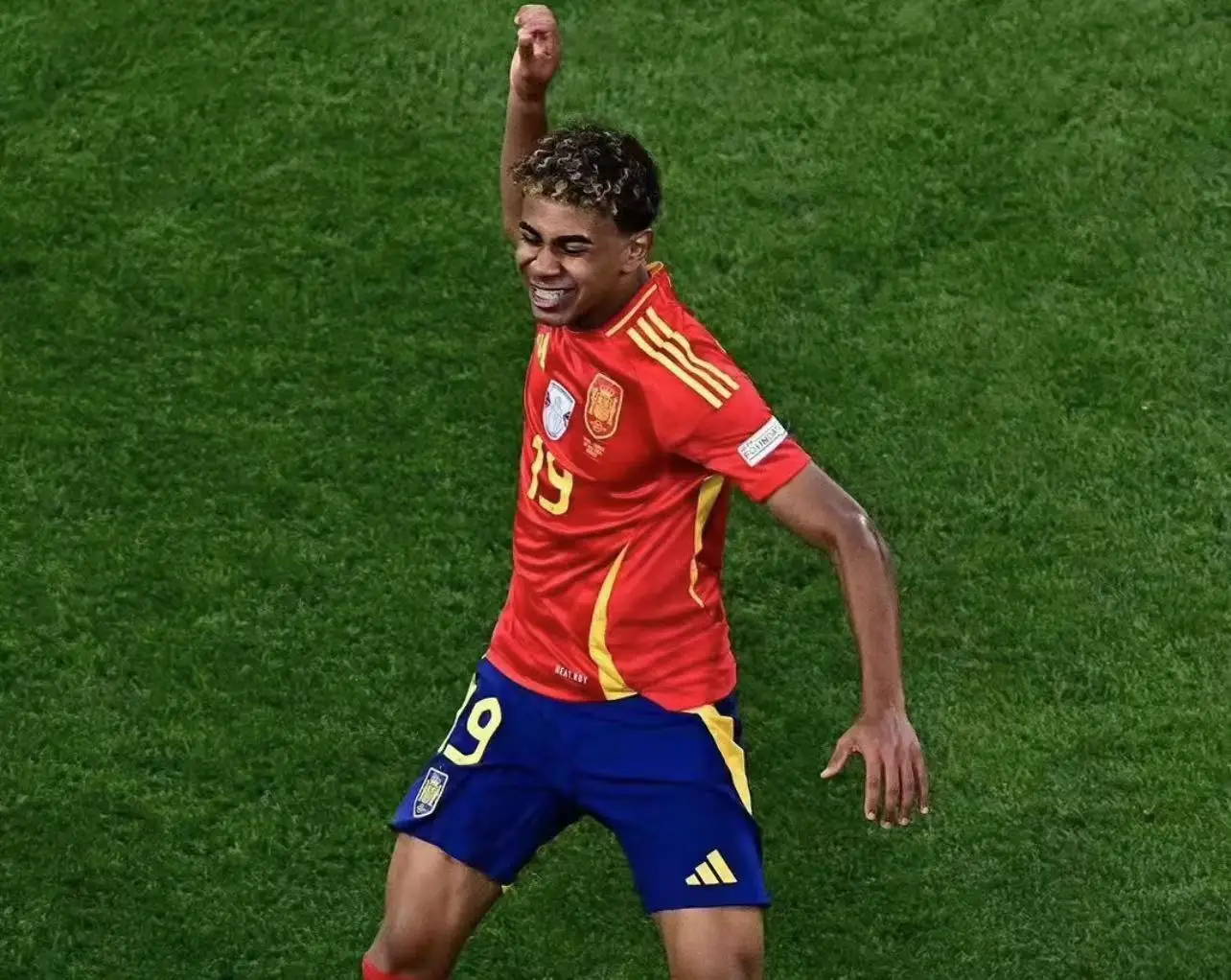 西班牙选手优异表现，斩获桂冠