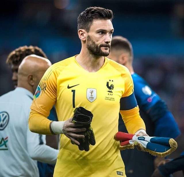 法国队完胜日本队，奥恰洛夫关键制胜