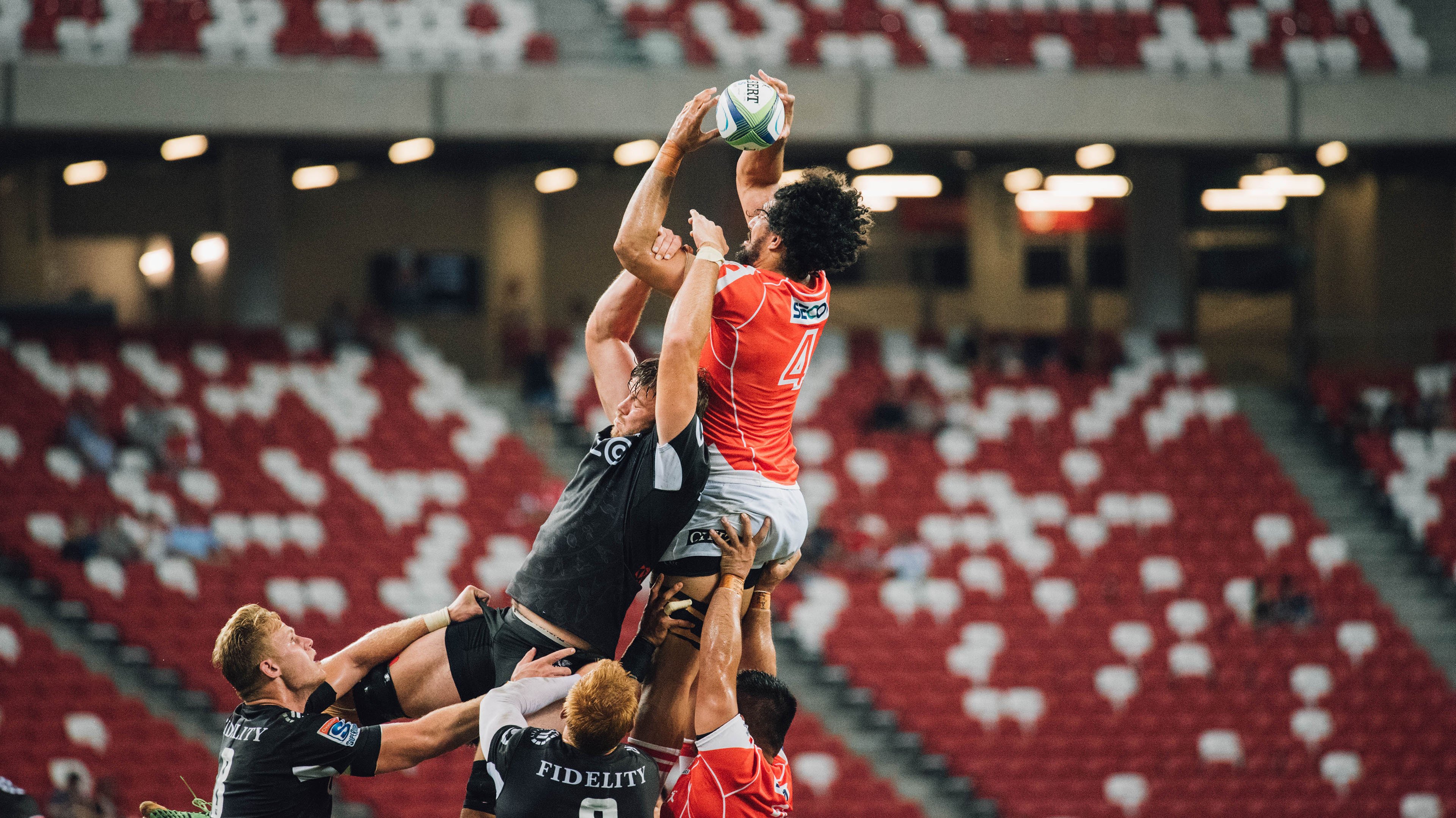 红土之上的孤勇,国旗之下的担当,纳达尔的双面传奇